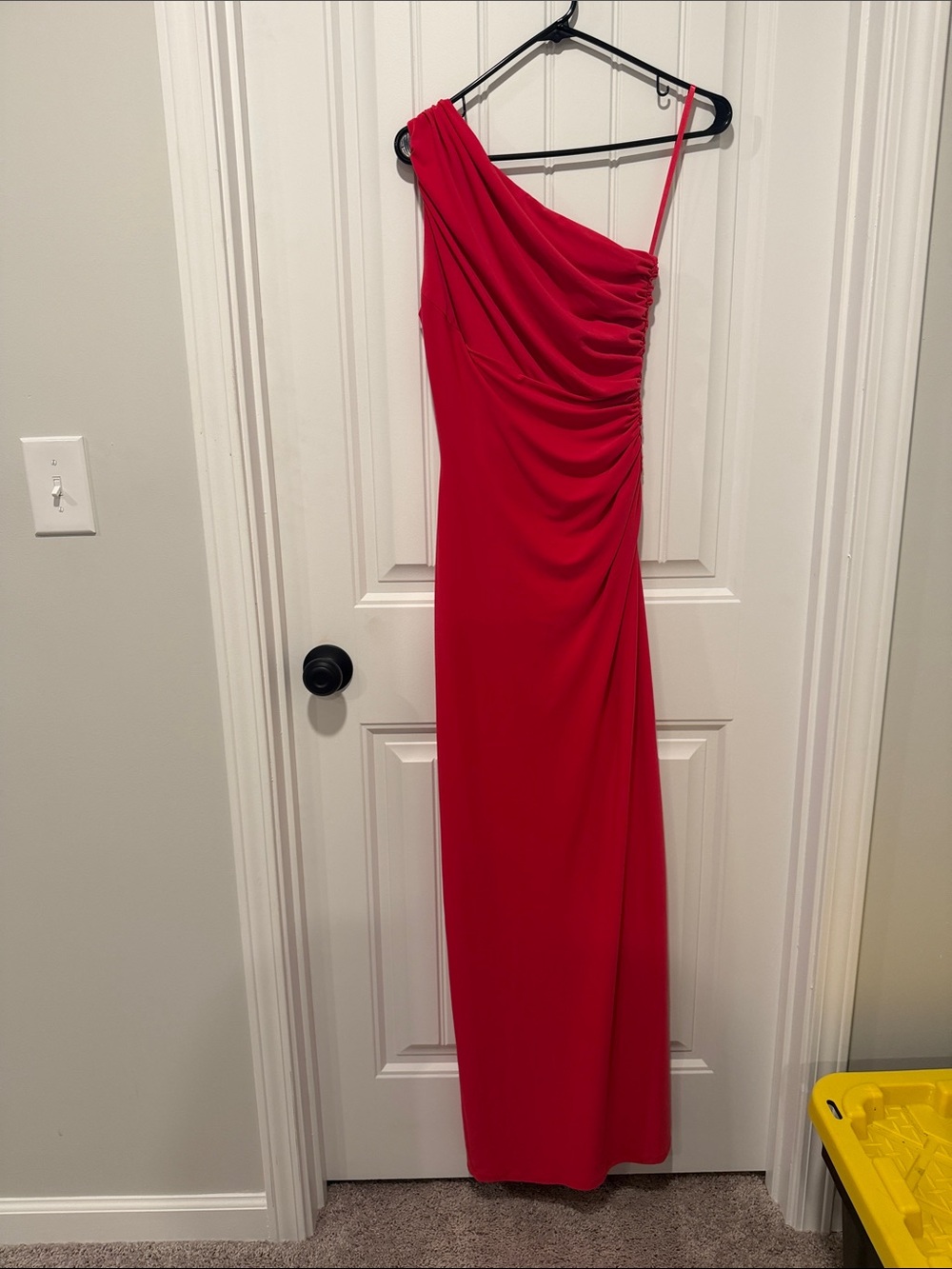 Lauren Ralph Lauren Red One-Shoulder Column Gown